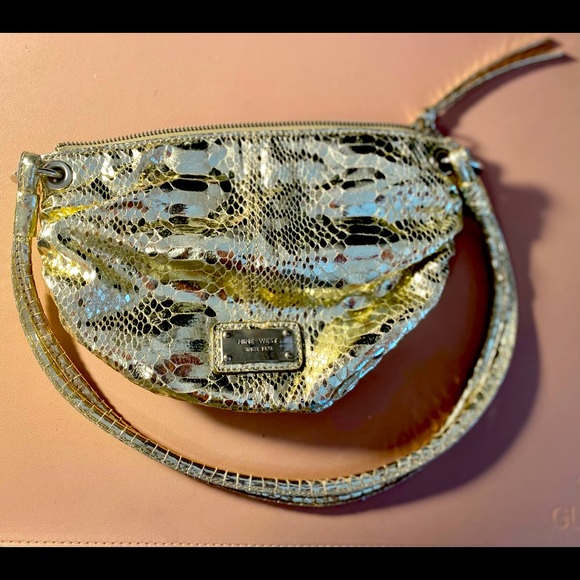 Gold metallic Nine West Purse. - Picture 1 of 3